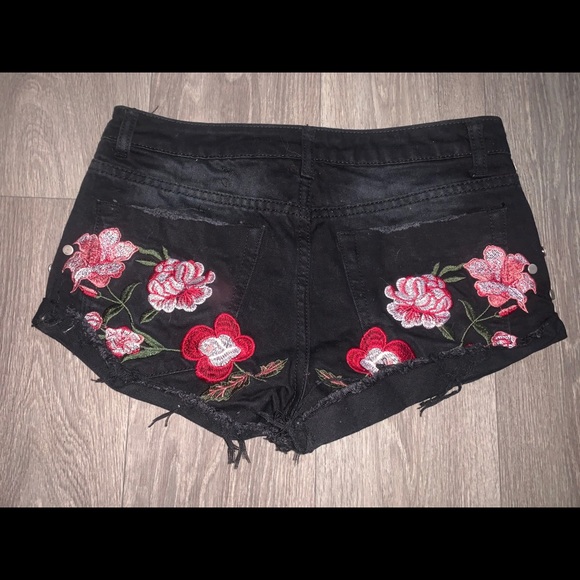 Booty Shorts ! - Picture 2 of 4